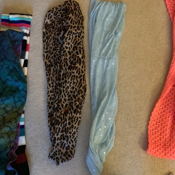 Bundle of infinity scarfs - Picture 3 of 4